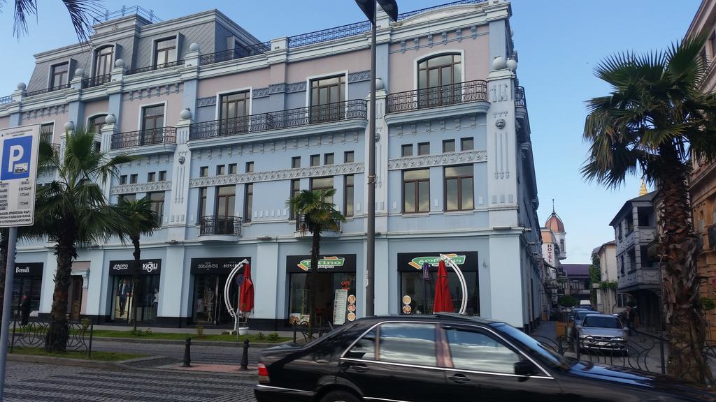 Nini'S Apartments バトゥーミ エクステリア 写真
